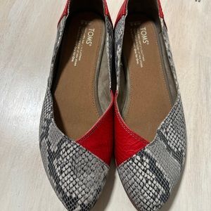 Tom's Jutti Red Leather Snake Print Ballet Flats Pointed Toe Slip On Size 8.5 w